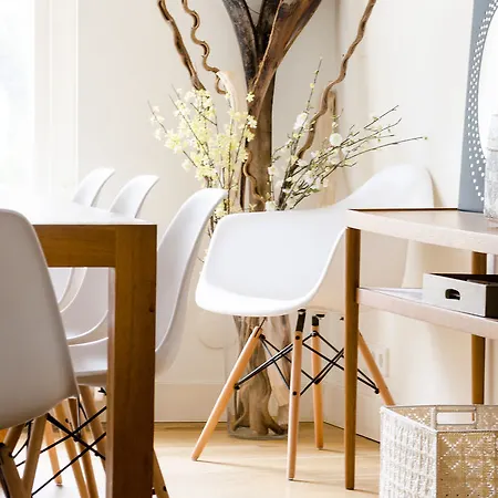 Budget Marnix Centre فندق *